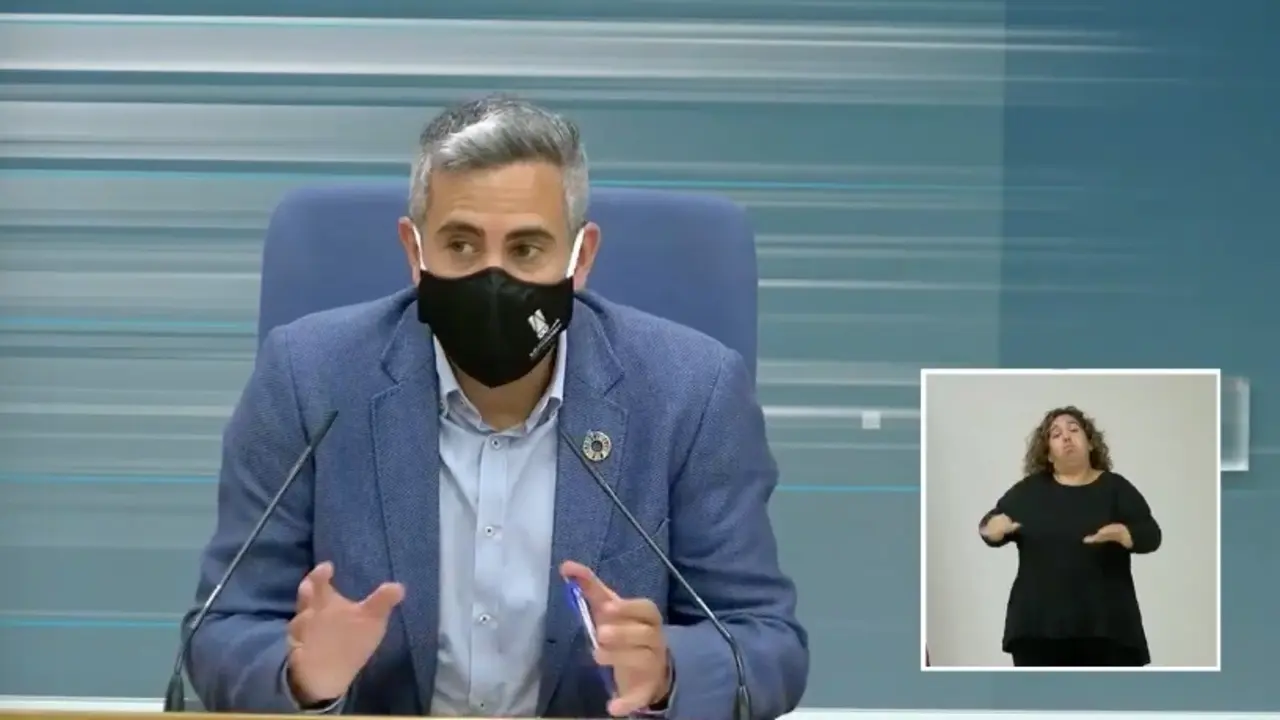 El vicepresidente c&aacute;ntabro y consejero de Deporte, Pablo Zuloaga, durante la rueda de prensa. / ALERTA