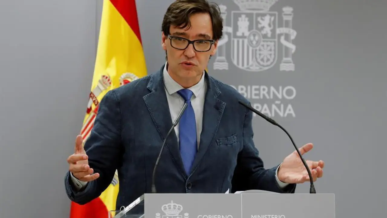 El ministro de Sanidad, Salvador Illa, ofrece una rueda de prensa tras presidir el Consejo Interterritorial extraordinario celebrado, este viernes, con los consejeros auton&oacute;micos del ramo, despu&eacute;s de que en las &uacute;ltimas 24 horas se hayan notificado casi 3.000 nuevos contagios de coronavirus, un m&aacute;ximo desde finales de mayo. EFE/ Chema Moya