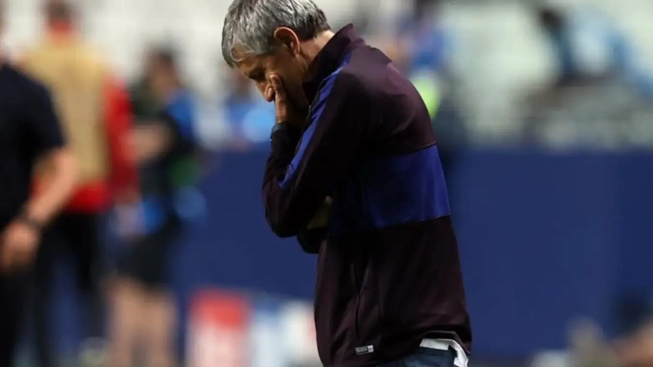 Quique Seti&eacute;n se lamenta tras el descalabro en Lisboa.