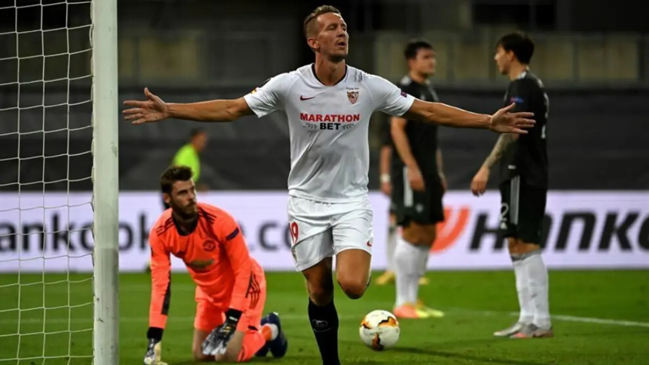 Luuk de Jong celebra el gol contra el Manchester United en la Europa League. EFE