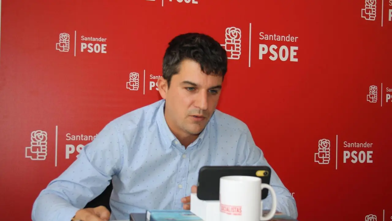El portavoz del PSOE en el Ayuntamiento de Santander, Daniel Fern&aacute;ndez.  / ALERTA