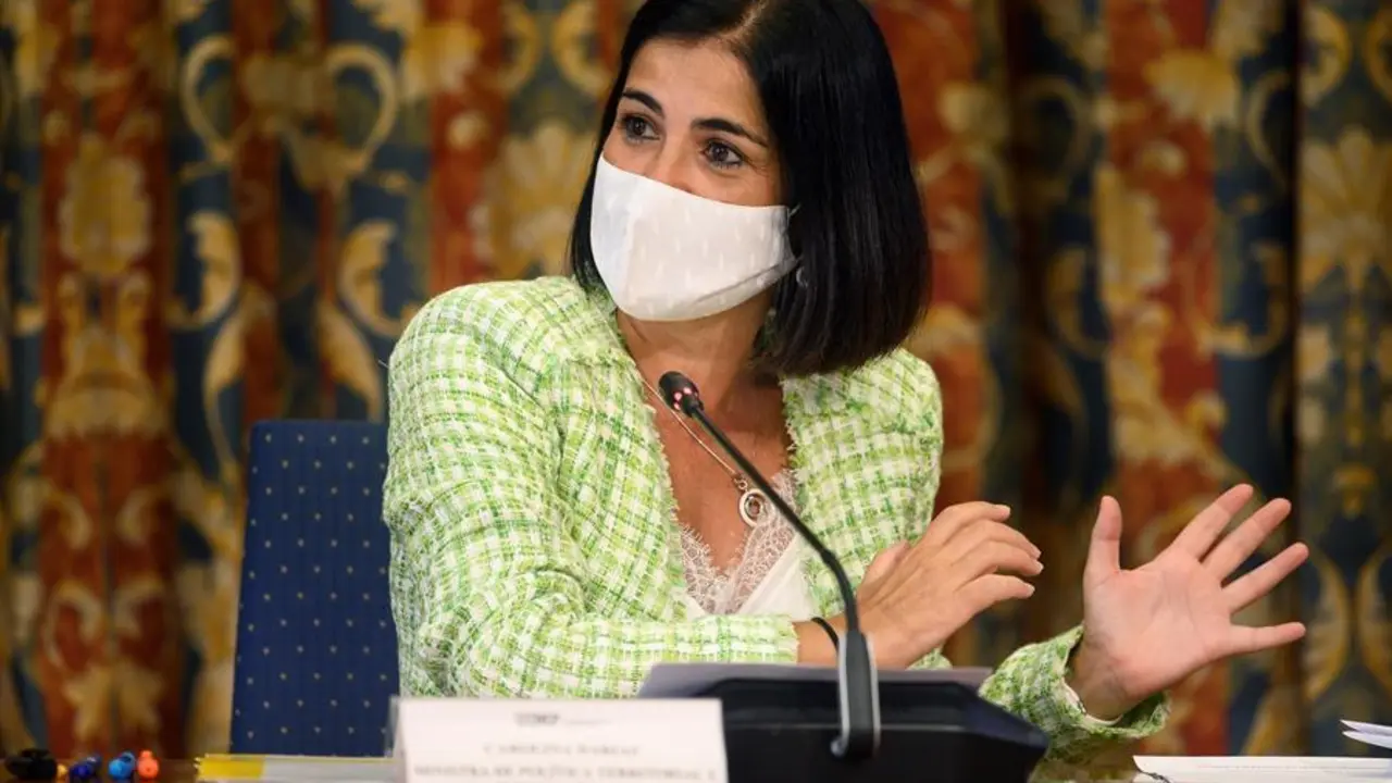 La ministra de Pol&iacute;tica Territorial y Funci&oacute;n P&uacute;blica, Carolina Darias, durante una rueda de prensa en la Universidad Internacional Men&eacute;ndez Pelayo (UIMP) de Santander, este martes. Darias ha afirmado que el trabajo y la colaboraci&oacute;n entre administraciones ha permitido "ganar la batalla" a la pandemia "en primera instancia", pero ha agregado que hay que aprender de la experiencia e impulsar la cogobernanza para avanzar. EFE/ Pedro Puente Hoyos