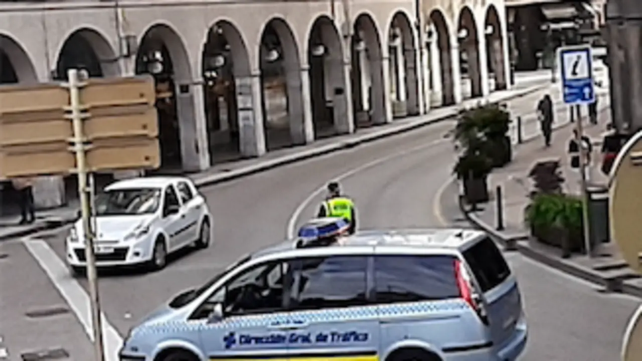 Pol&iacute;cia local de Torrelavega.