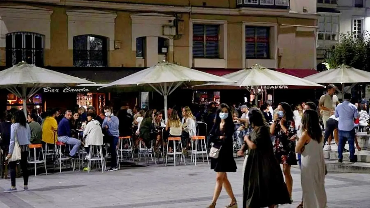 Bares de copas de la Plaza de Ca&ntilde;ad&iacute;o en Santander. /ROM&Aacute;N G. AGUILERA