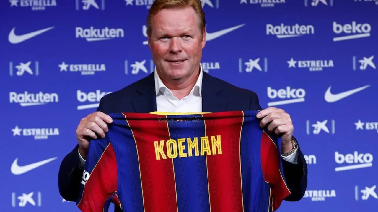 El ex jugador holand&eacute;s del FC Barcelona, Ronald Koeman, durante el acto de presentaci&oacute;n celebrado esta tarde como nuevo entrenador del primer equipo del FC Barcelona hasta el d&iacute;a 30 de junio del a&ntilde;o 2022, Ronald Koeman dirigir&aacute; al club azulgrana tras rescindir su contrato con la federaci&oacute;n holandesa de f&uacute;tbol como seleccionador de los Pa&iacute;ses Bajos. EFE/ Alejandro Garcia
