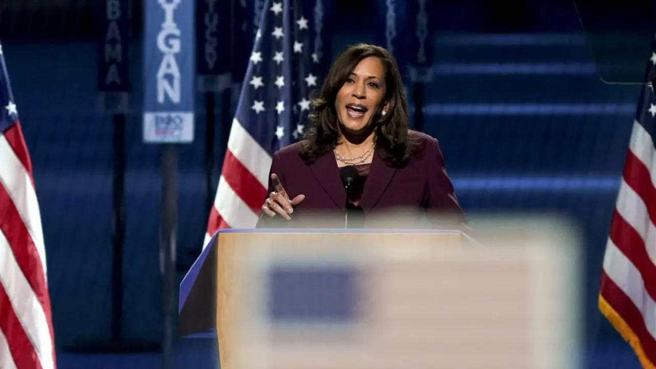 Fotograma de la transmisi&oacute;n en vivo del Comit&eacute; de la Convenci&oacute;n Nacional Dem&oacute;crata que muestra a la senadora Kamala Harris. EFE/DNCC