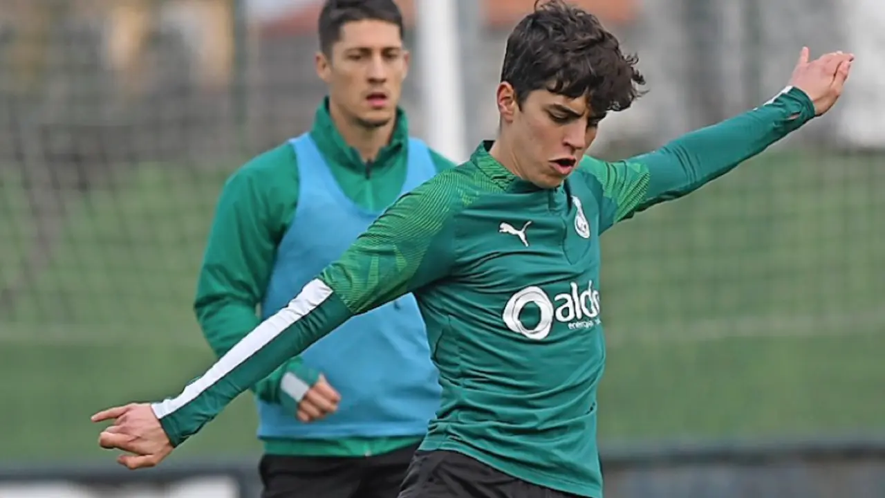 I&ntilde;igo Sainz Maza, durante un entrenamiento con el primer equipo. / Hardy