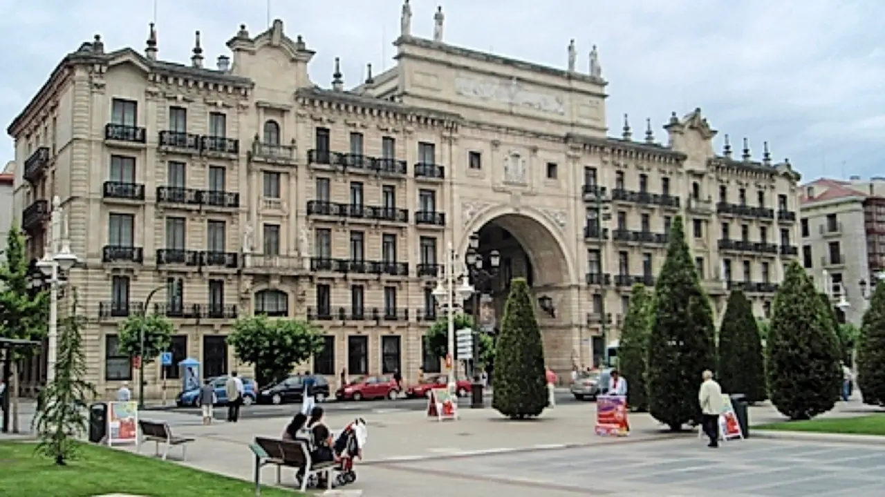 Sede del Banco Santander en el Paseo Pereda. / ALERTA