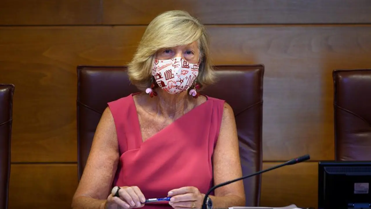 La consejera de Educaci&oacute;n de Cantabria, Marina Lombo, mantiene una reuni&oacute;n con representantes de los distintos grupos parlamentarios, este martes, en Santander.EFE/Pedro Puente Hoyos