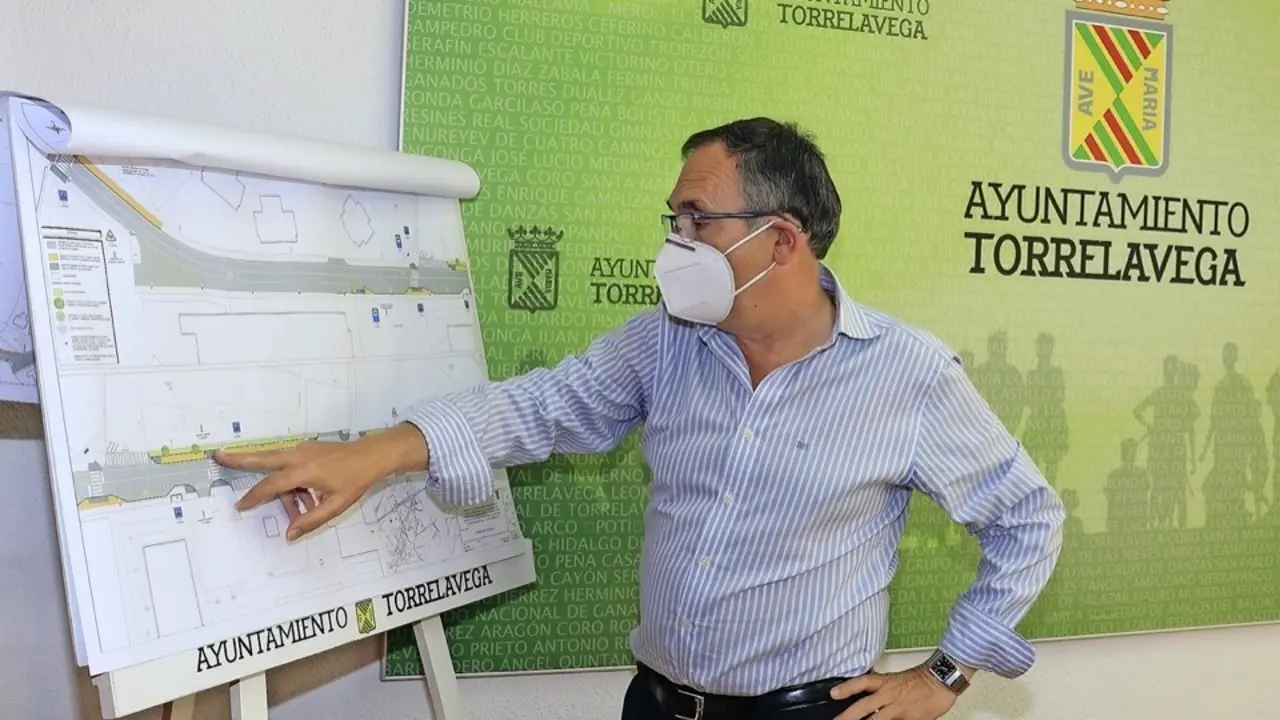 Jos&eacute; Manuel Cruz Viadero exponiendo el proyecto. / AlertA