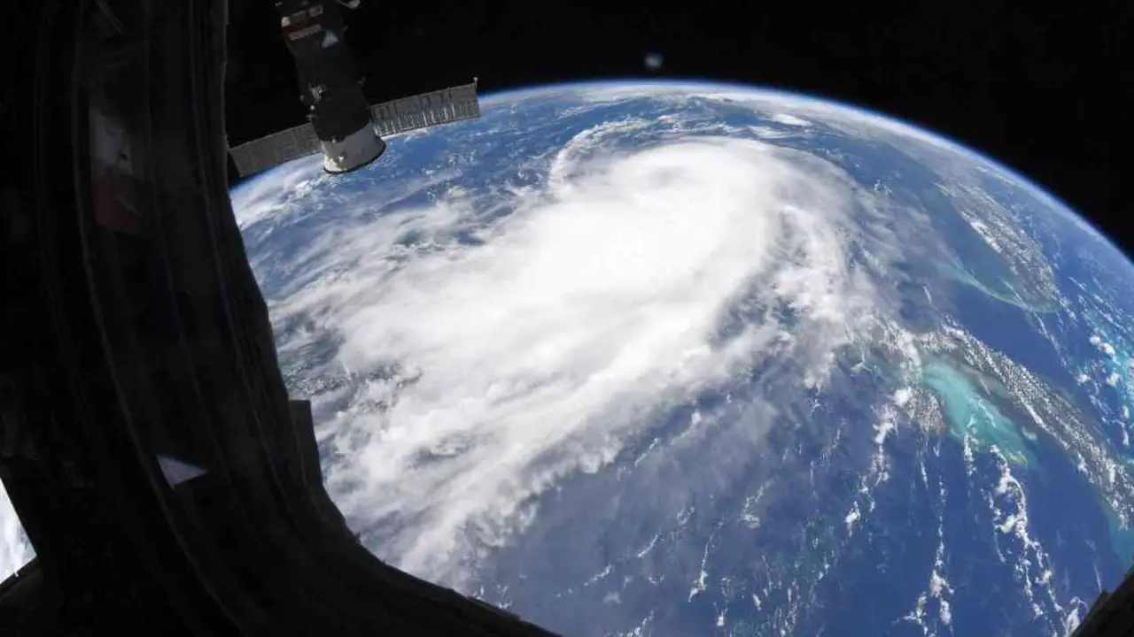 El astronauta Chris Cassidy comparti&oacute; este martes, a trav&eacute;s de su cuenta de Twitter, varias im&aacute;genes del hurac&aacute;n Laura. Foto: Chris Cassidy @Astro_SEAL