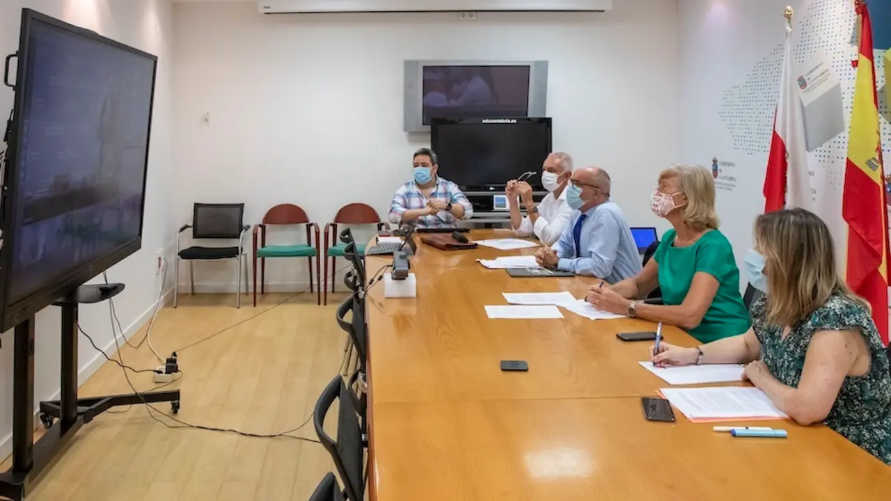 Los consejeros de Educaci&oacute;n y Sanidad participan en la reuni&oacute;n telem&aacute;tica conjunta de la Sectorial de Educaci&oacute;n y el Consejo Interterritorial del Sistema Nacional de Salud.
