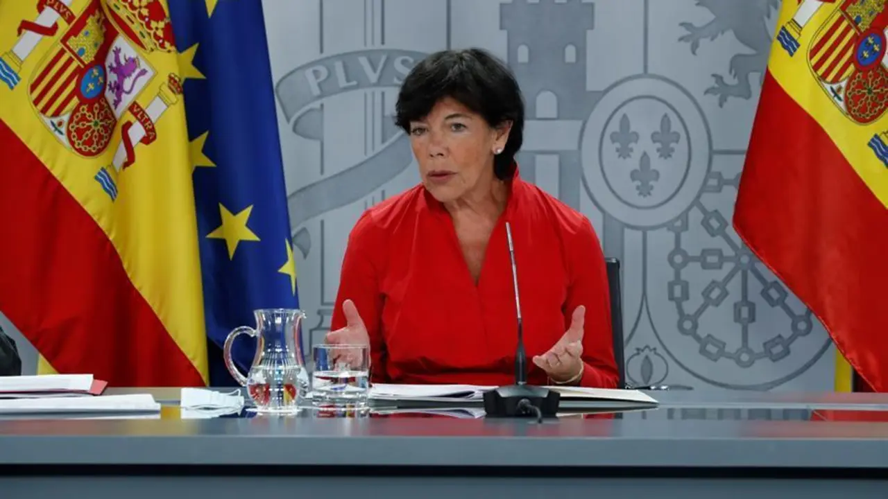 La ministra de Educaci&oacute;n, Isabel Cela&aacute;, ofrece una rueda de prensa conjunta tras a conferencia sectorial mixta celebrada, este jueves, para abordar las reglas y protocolos sanitarios a aplicar en el inicio del curso escolar 2020-21, para el que la comunidad educativa exige m&aacute;ximas garant&iacute;as anticoronavirus. EFE/ Zipi
