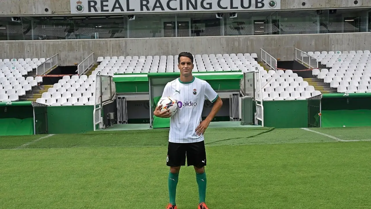 Ismael Benktib en el c&eacute;sped de El Sardinero. / Hardy