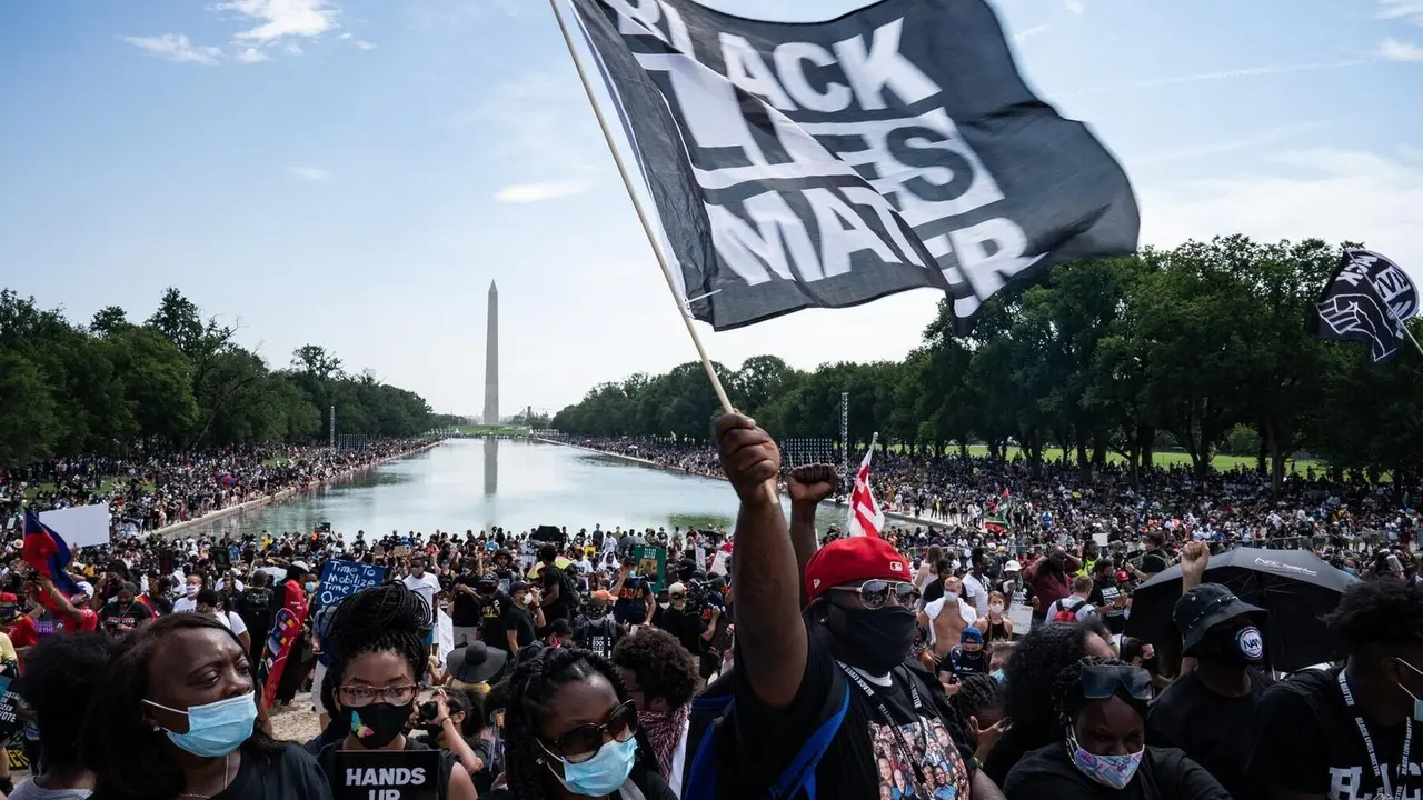 Miles de personas se han reunido este viernes junto al monumento a Lincoln.