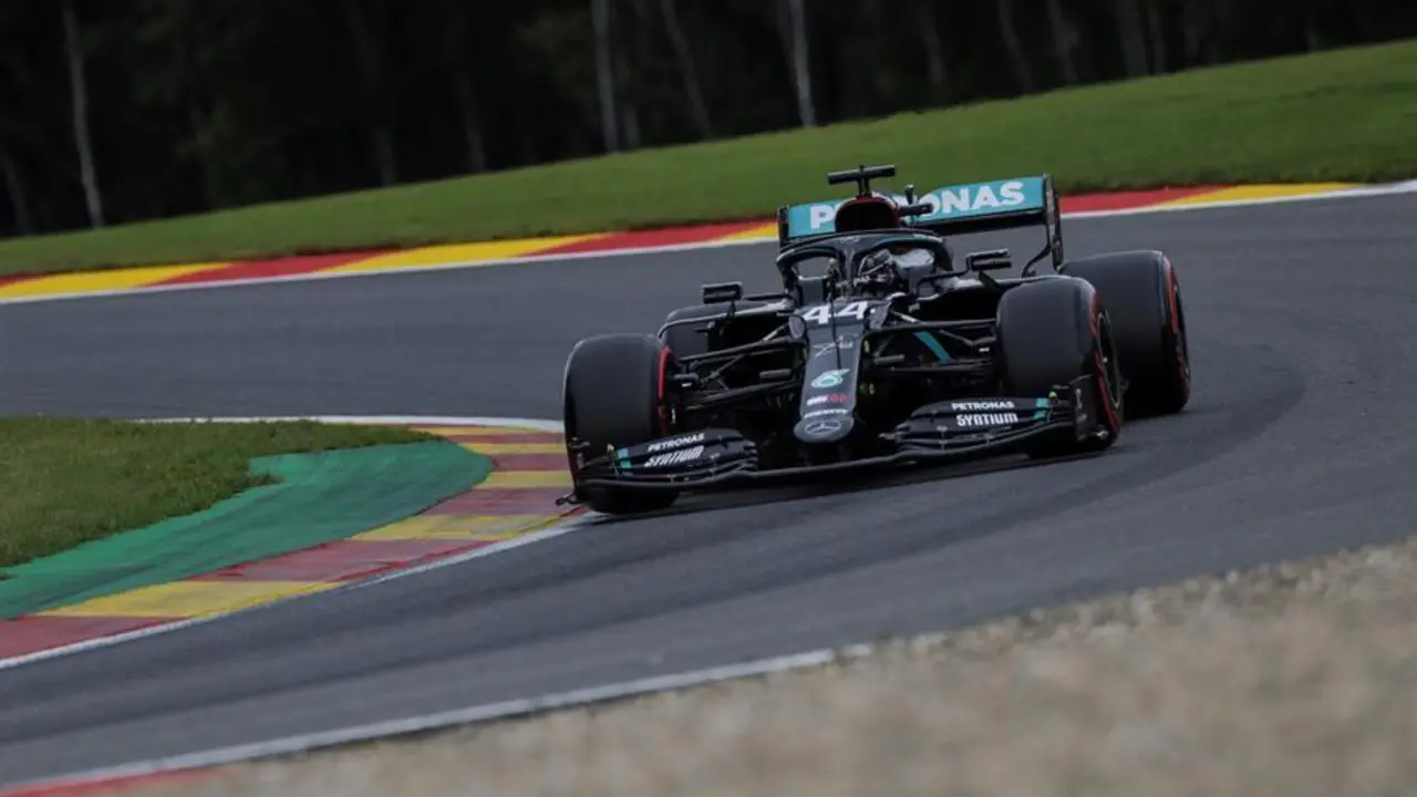 El piloto brit&aacute;nico de F&oacute;rmula 1 Lewis Hamilton de Mercedes-AMG Petronas en acci&oacute;n durante la sesi&oacute;n de clasificaci&oacute;n en la pista de carreras Spa-Francorchamps. EFE / EPA / Stephanie Lecocq / Pool