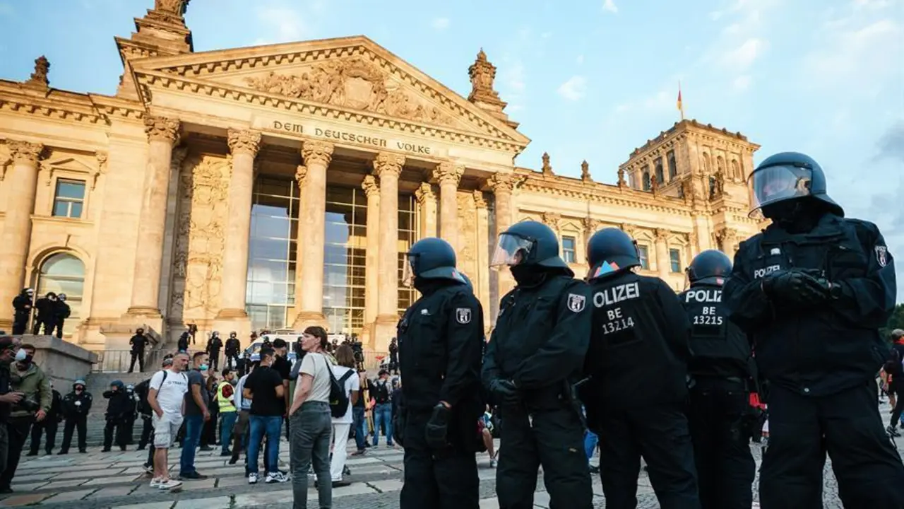 Imagen de este domingo del edificio del Reichstag, la sede del Parlamento alem&aacute;n, en Berl&iacute;n. EFE/EPA/CLEMENS BILAN