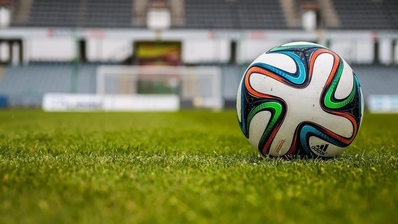 the-ball-488718_1280
