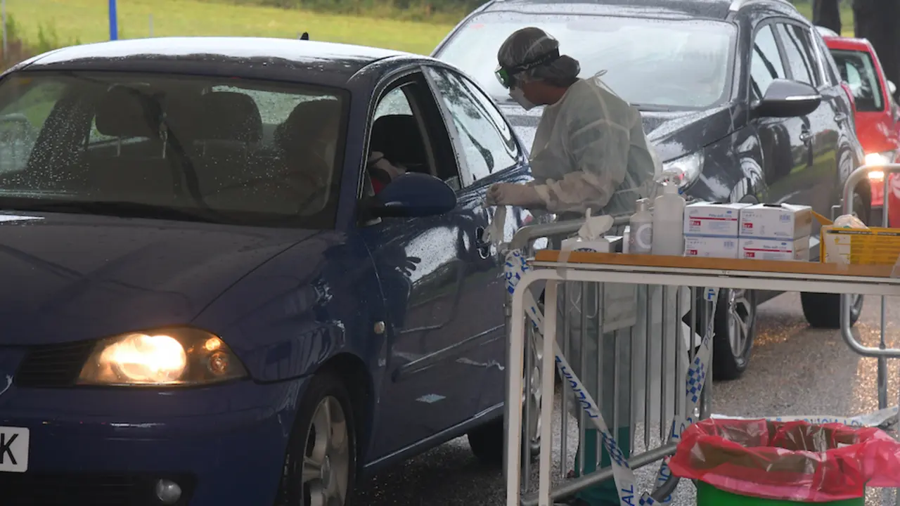 Vista de la instalaci&oacute;n del coroauto de Liendres para las pruebas PCR. / HARDY