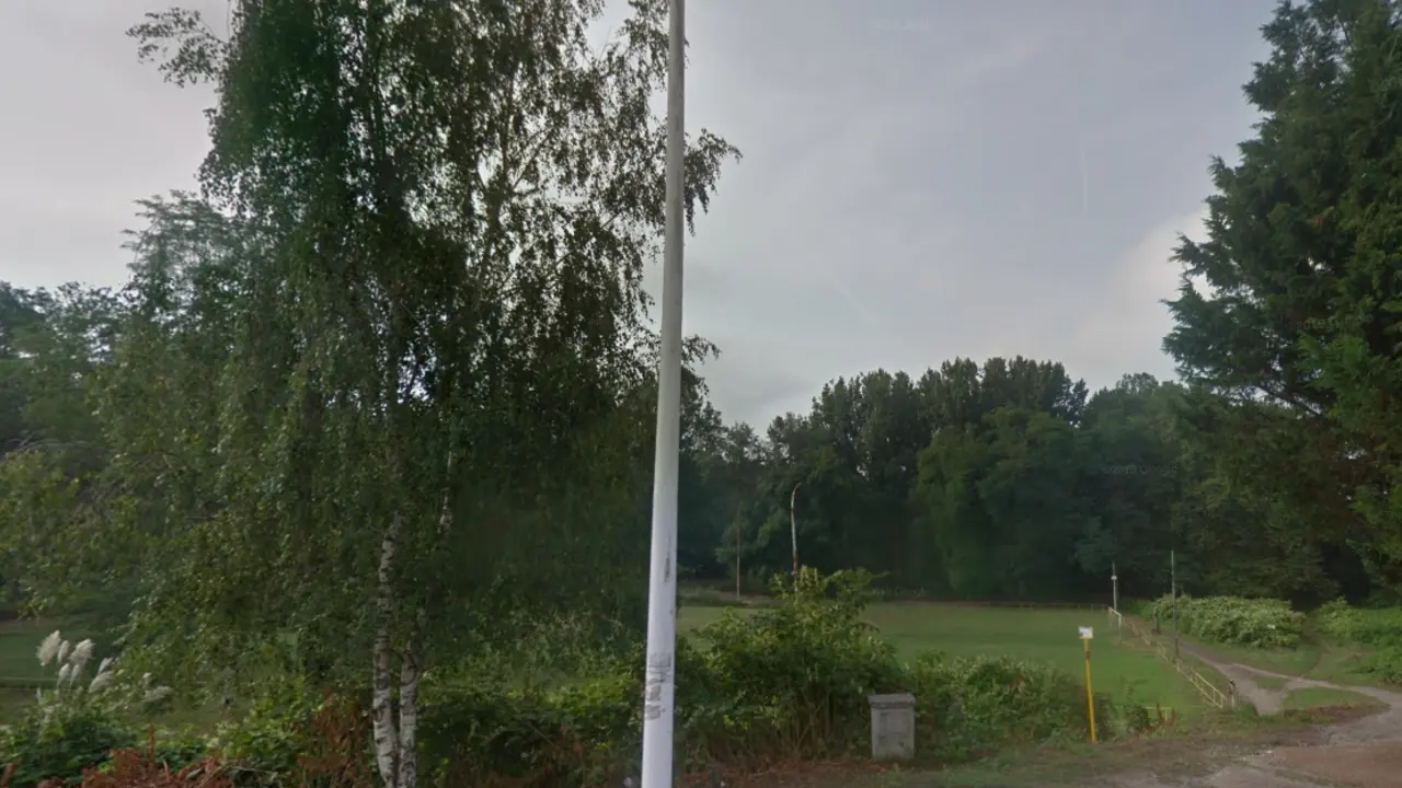 Parque de las Tablas, situado entre la factor&iacute;a Sniace y el r&iacute;o Besaya.