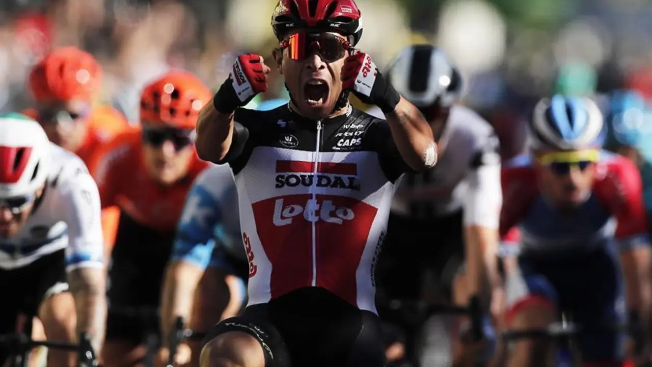 El ciclista australiano Caleb Ewan de Lotto Soudal gana la tercera etapa del Tour de Francia en 198 km desde Niza a Sisteron, sur de Francia, el 31 de agosto de 2020 (Ciclismo, Francia, Niza) EFE / EPA / Benoit Tessier / Pool
