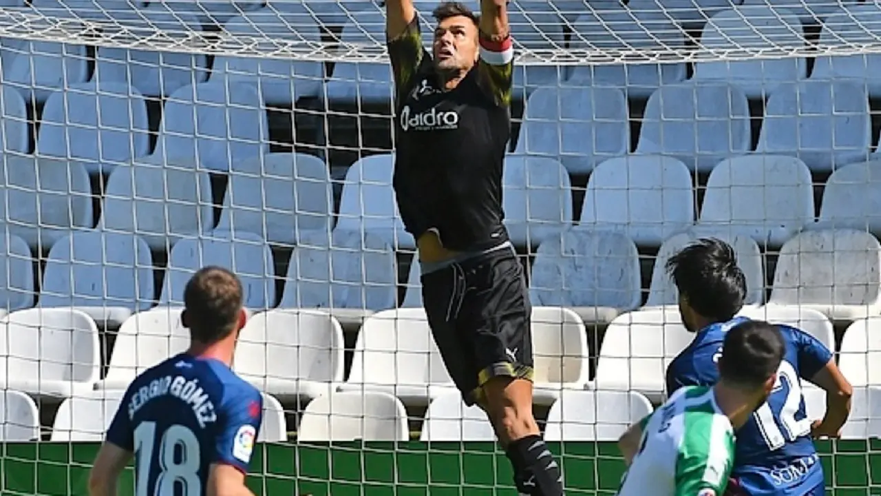 Iv&aacute;n Crespo, durante una de sus &uacute;ltimas actuaciones de la temporada pasada. / hardy