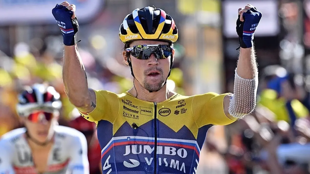 -FOTODELD&Iacute;A- A2453. ORCIERES MERLETTE (FRANCIA), 01/09/2020.- El ciclista esloveno del equipo Jumbo-Visma, PrimozRoglic, celebra la victoria al t&eacute;rmino de la cuarta etapa de la 107 edici&oacute;n del Tour de Francia, una carrera de 160,5 km de Sisteron a Oricieres-Merlette, este martes en Francia. Roglic se impuso en la cima, primer final en alto del Tour de Francia, mostrando que se encuentra en un buen momento como demuestra su condici&oacute;n de favorito para el triunfo final. EFE/ Anne-christine Poujoulat / Pool