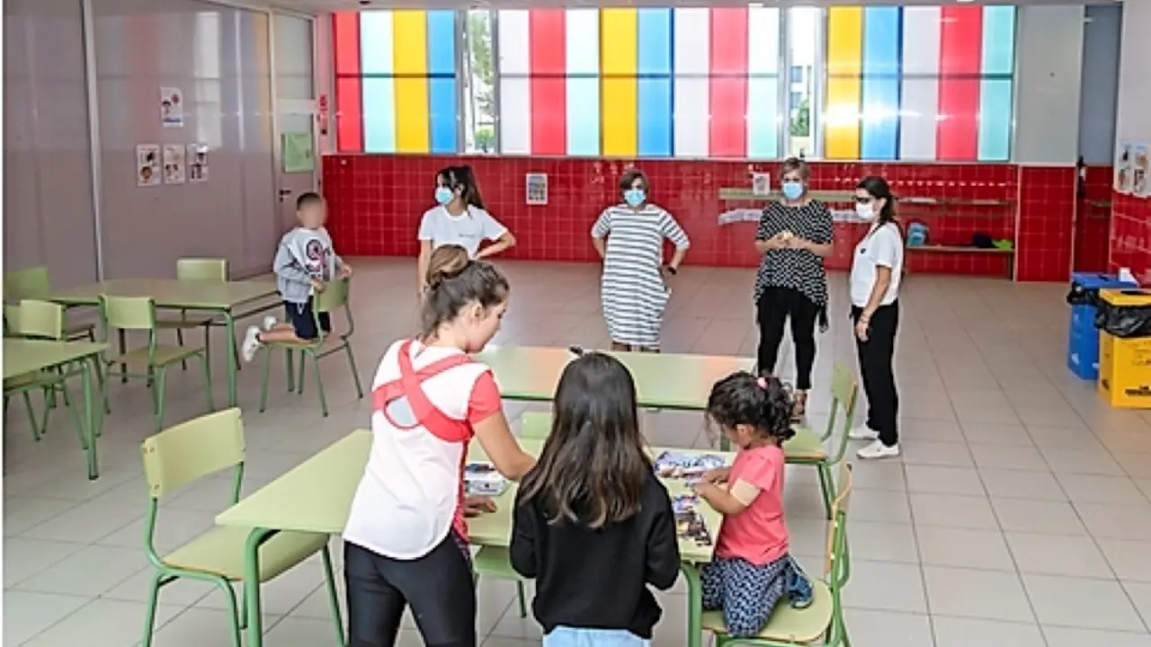 La alcaldesa visit&oacute; recientemente las instalaciones del colegio. / ALERTA