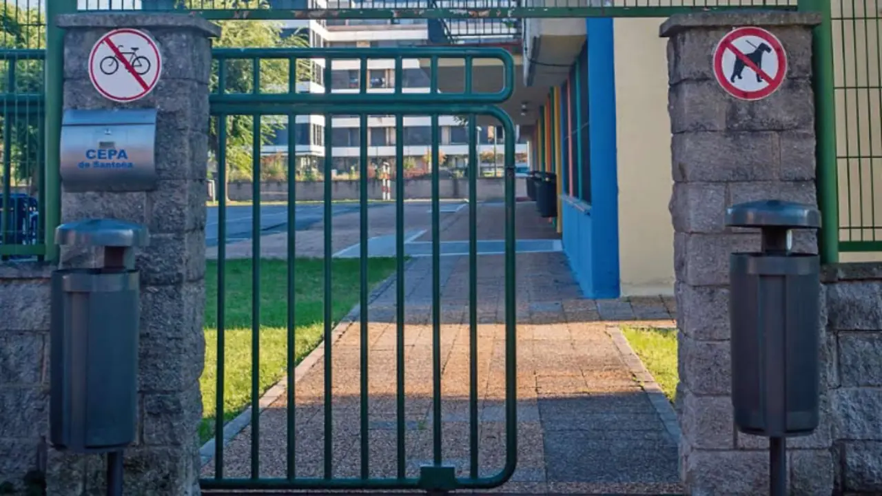 Centro de Educaci&oacute;n Secundaria de Personas adultas de Santo&ntilde;a. / REGUERA