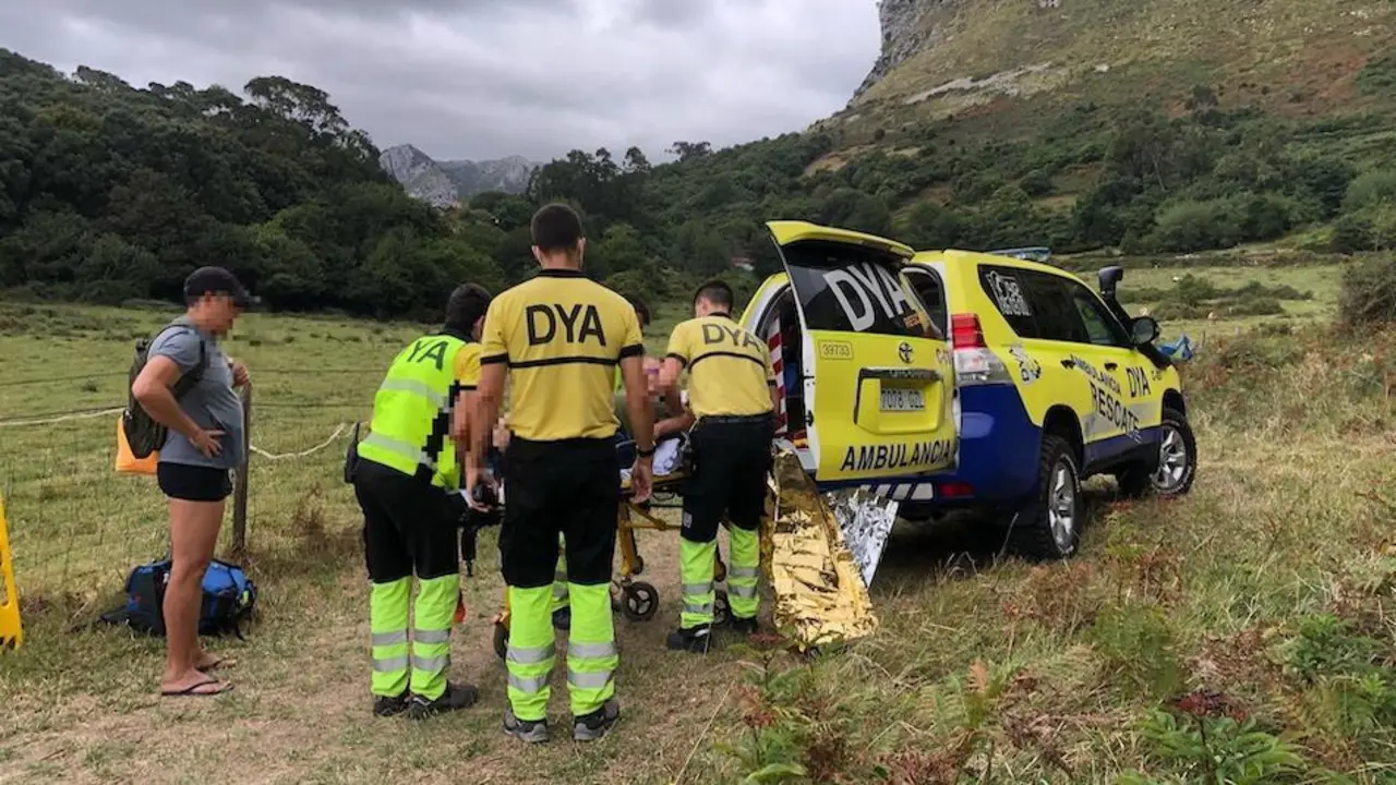 Evacuado al hospital de Laredo un ba&ntilde;ista rescatado del agua por surfistas&nbsp;- DYA