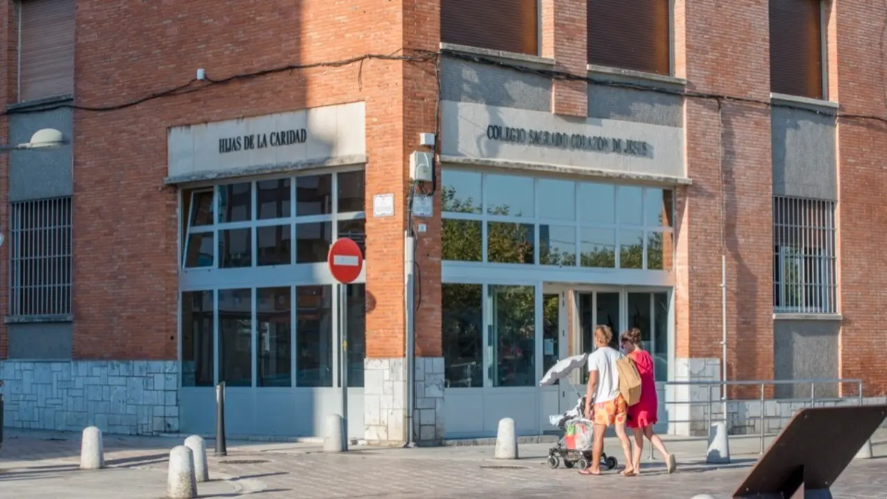 Centro Concertado de Ense&ntilde;anza Sagrado Coraz&oacute;n de Jes&uacute;s. / Reguera