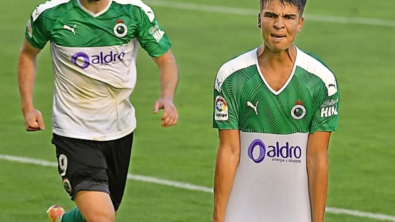 Siverio, celebrando el gol que marc&oacute; la temporada pasada ante e Rayo Vallecano. / alerta