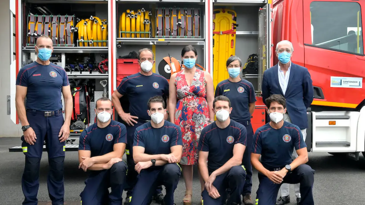 Presentaci&oacute;n autobomba y bienvenida a los nuevos trajes para el servicio.