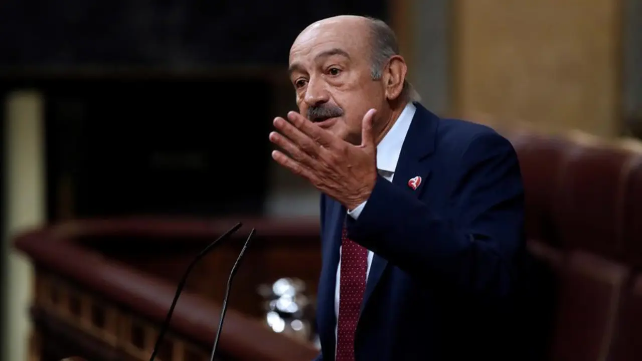 El diputado de PRC, Jos&eacute; Mar&iacute;a Maz&oacute;n, durante su intervenci&oacute;n en el pleno del Congreso celebrado este jueves.EFE/Juan Carlos Hidalgo