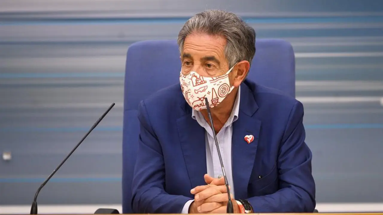 El presidente de Cantabria, Miguel &Aacute;ngel Revilla. / Pedro Puente Hoyos