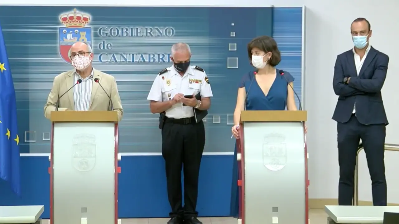 Comparecencia del consejero de Sanidad, Miguel Rodr&iacute;guez, la Directora de Salud P&uacute;blica, Paloma Navas, el alcalde de Torrelavega, Javier L&oacute;pez Estrada y el Jefe Superior Cuerpo Nacional Polic&iacute;a Cantabria, H&eacute;ctor Moreno. / ALERTA