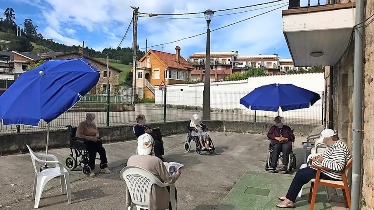 Usuarios del Centro de D&iacute;a en las instalaciones. / alerta