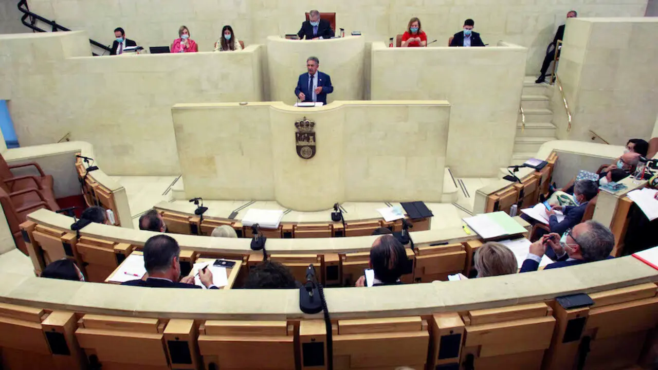 Una sesi&oacute;n del Parlamento de Cantabria en la pasada legislatura.