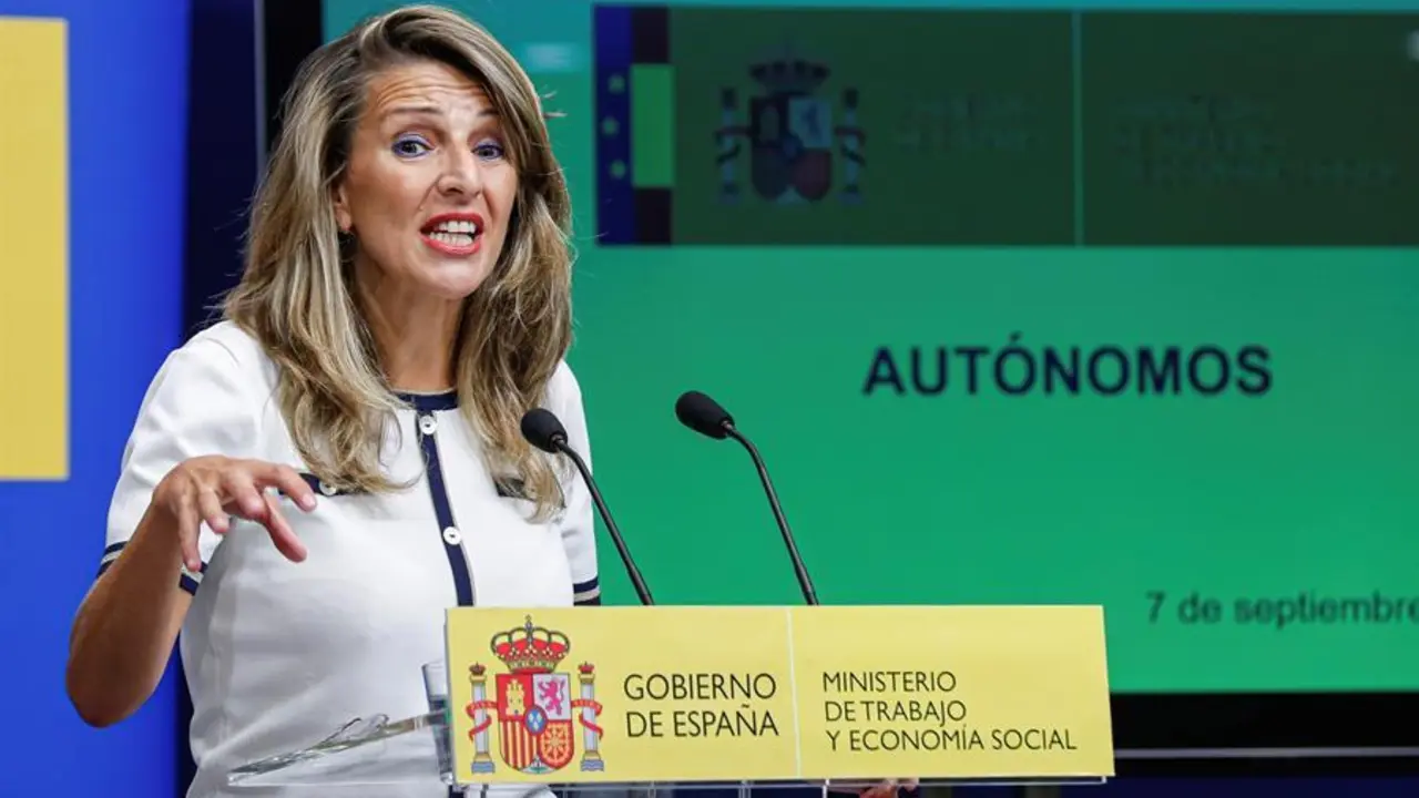La ministra de Trabajo y Econom&iacute;a Social, Yolanda D&iacute;az, durante la reuni&oacute;n mantenida con las organizaciones m&aacute;s representativas de Trabajo Aut&oacute;nomo, Econom&iacute;a Social y Responsabilidad Social de las Empresas, este lunes en Madrid .EFE/Emilio Naranjo