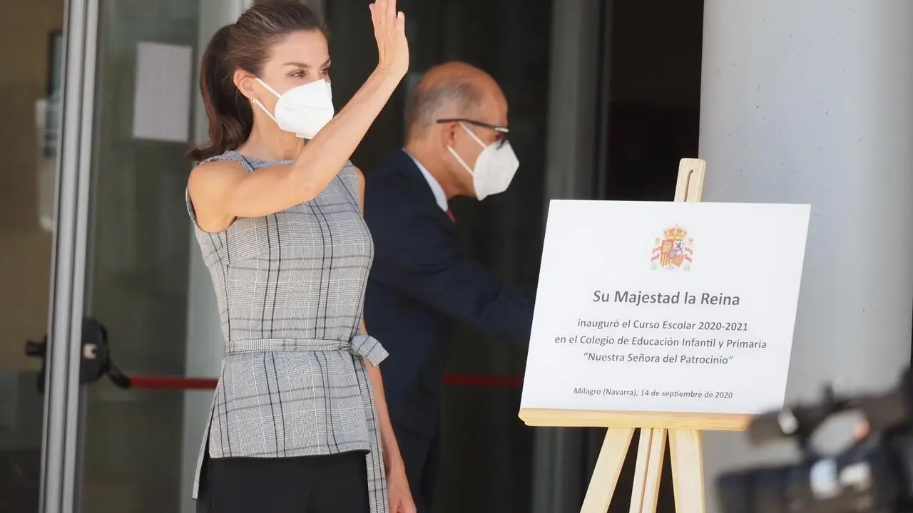 La Reina Do&ntilde;a Letizia en el colegio de la localidad navarra de Milagro.