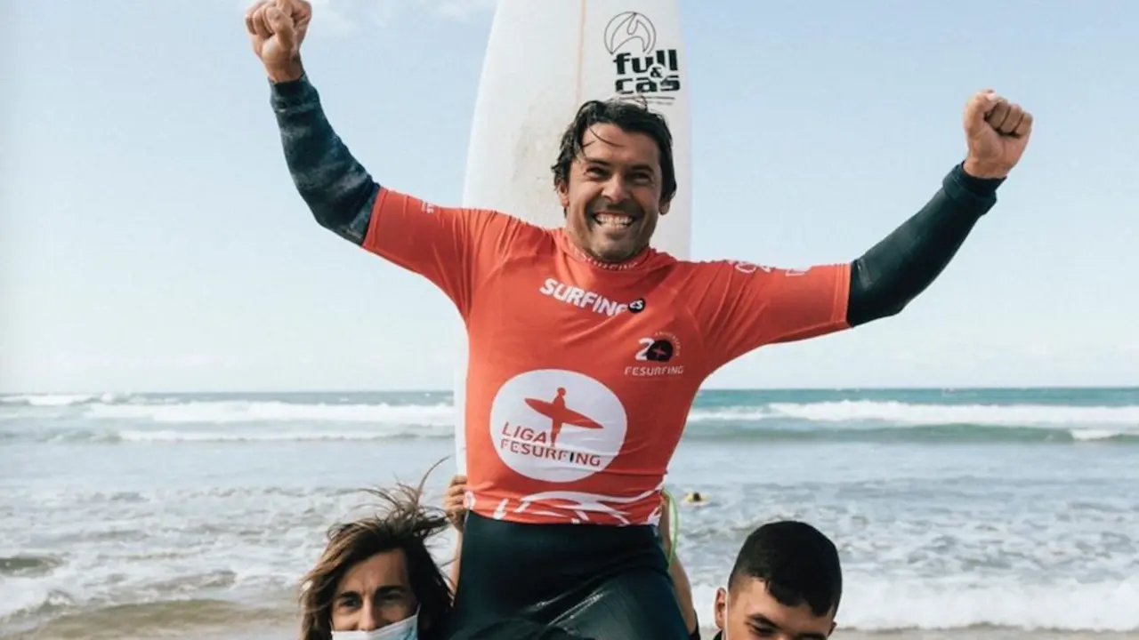 Pablo Solar, campe&oacute;n de Espa&ntilde;a m&aacute;ster. / FEsurfing