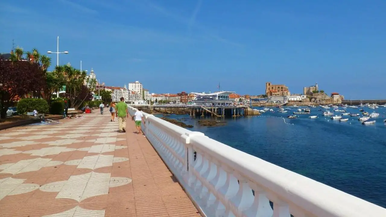 Paseo Mar&iacute;timo de Castro Urdiales.