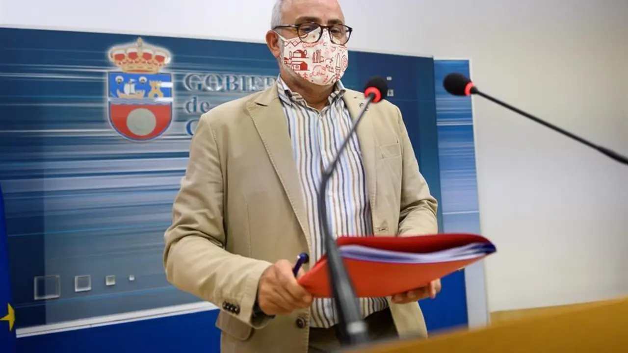 El consejero de Sanidad del Gobierno de Cantabria, Miguel Rodr&iacute;guez. EFE/Pedro Puente Hoyos