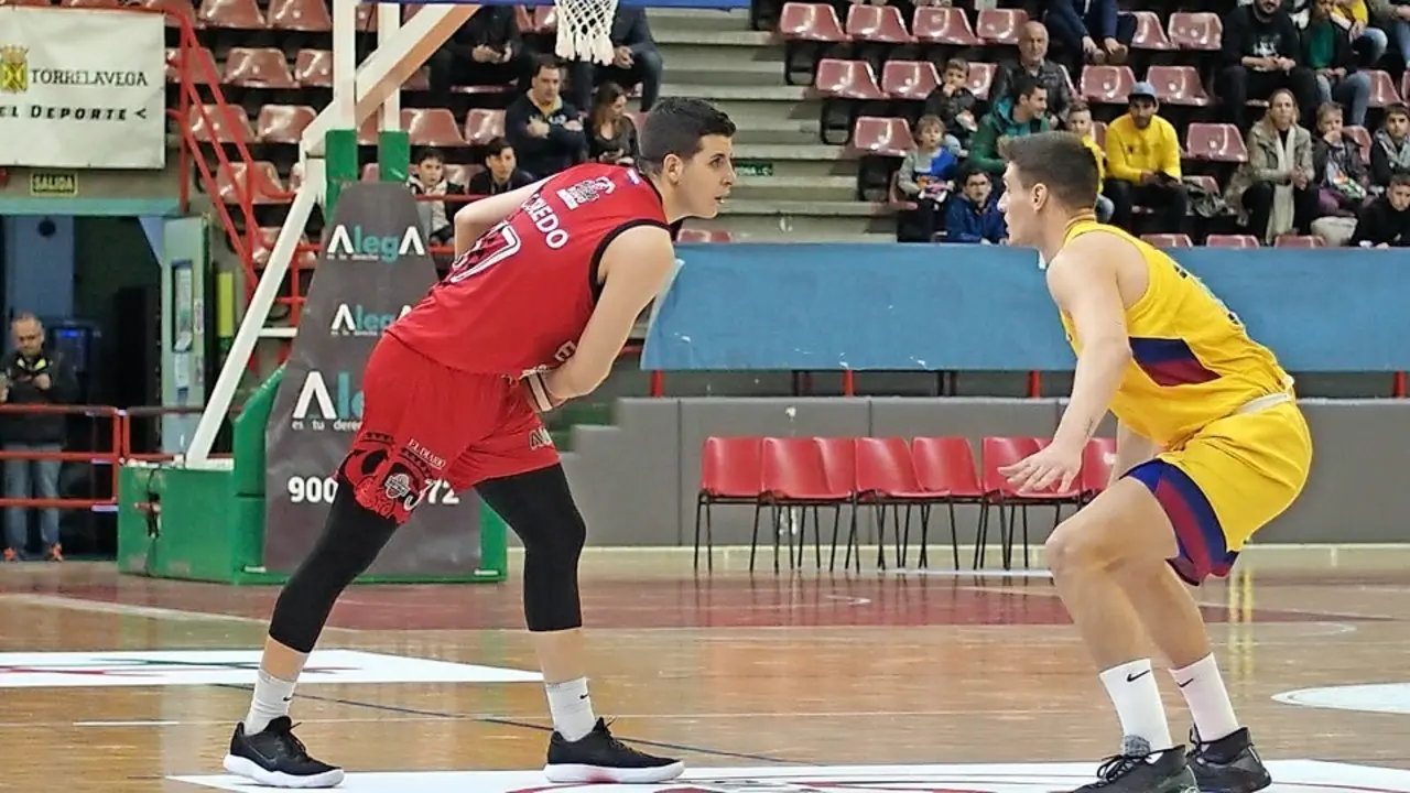 Carlos Toledo, en acci&oacute;n de juego la temporada pasada. / Ricardo Corpas