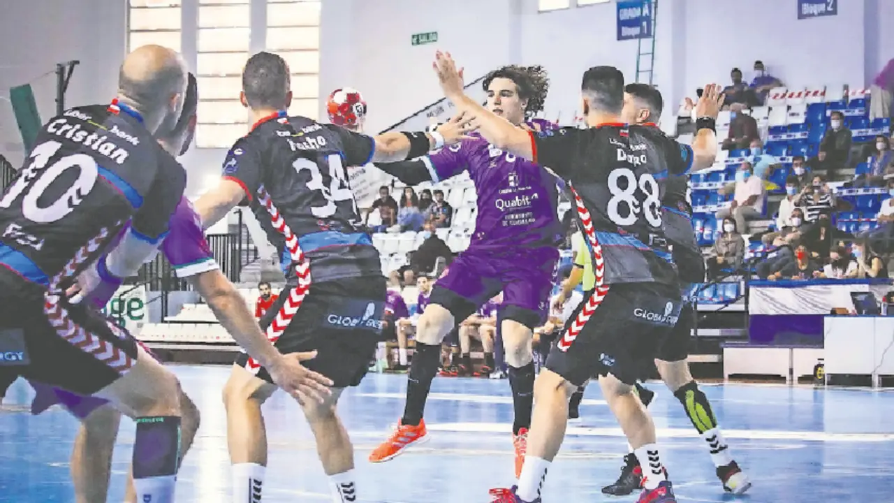 La defensa del Sinf&iacute;n fue clave en el partido de ayer.