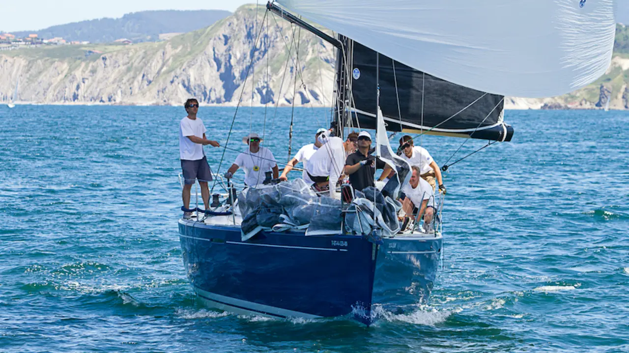 El barco c&aacute;ntabro 'Yamamay' de Javier Gallo en la Copa Castro.