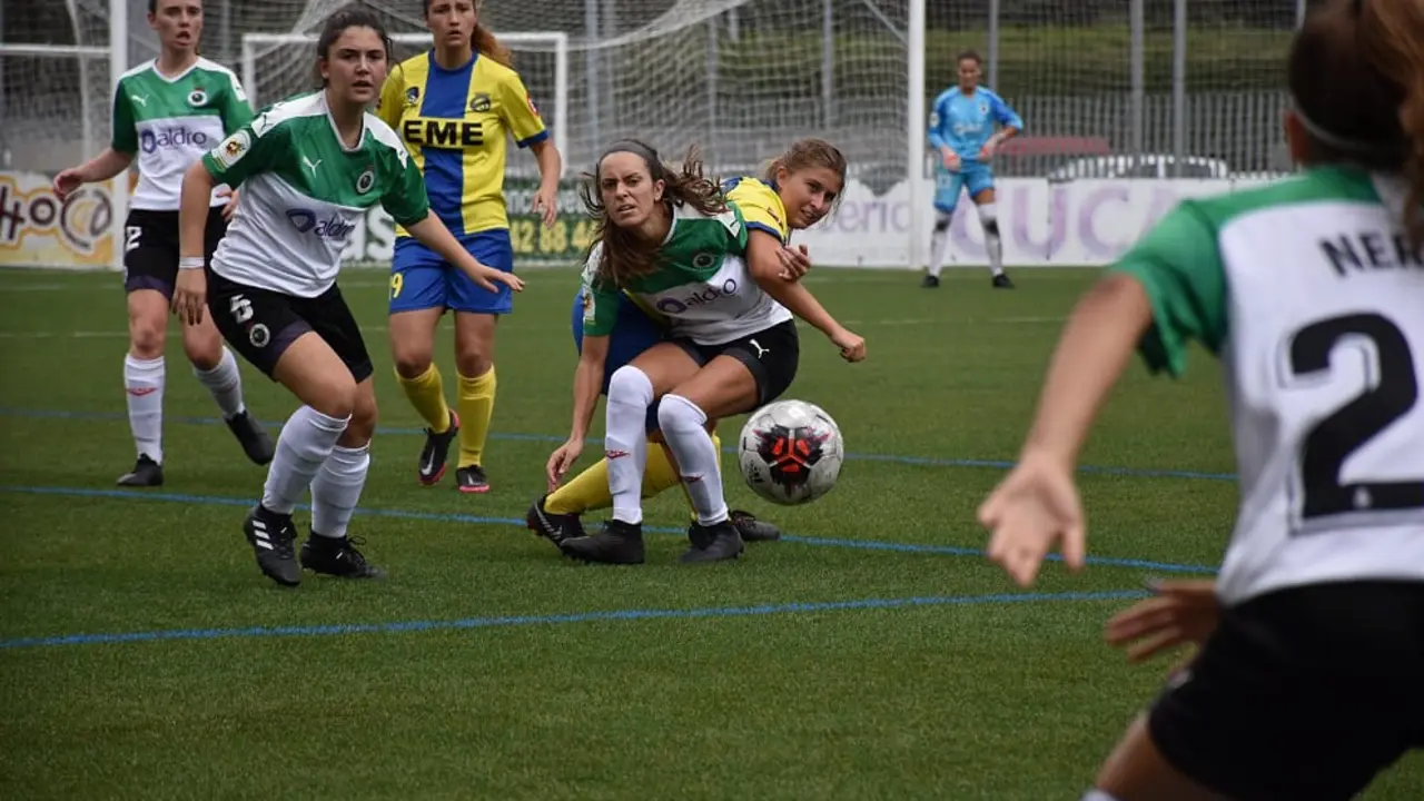 Amistoso disputado ayer por el Real Racing Club de Santander F&eacute;minas contra la C.D. San Ignacio Femenino de Bilbao.