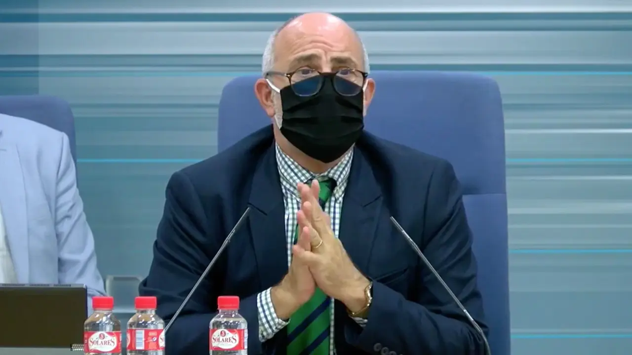 El consejero de Sanidad, Miguel Rodr&iacute;guez durante la rueda de prensa. / ALERTA