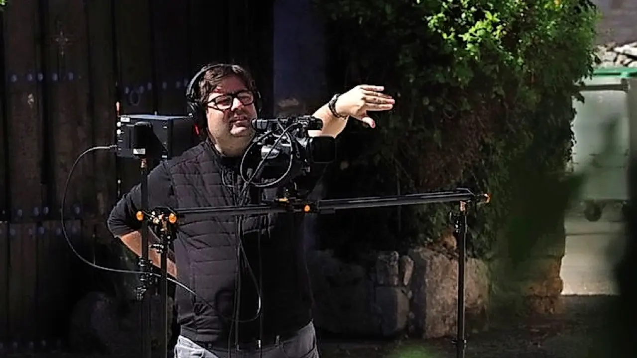 El director c&aacute;ntabro, Richard Zubelzu, durante un rodaje. / ALERTA