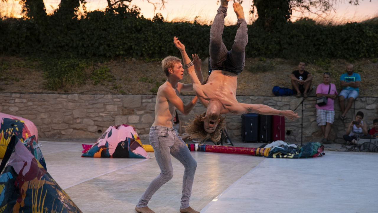 Espect&aacute;culo de danza contempor&aacute;nea "Pink Unicorns".